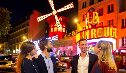 Paris'te Eyfel Kulesi yemeği ve Moulin Rouge gösterisi kombine akşamı
