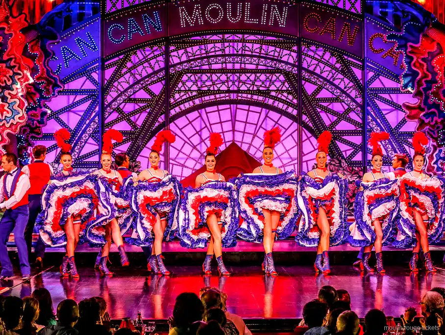 Cancandanseres in een spagaatsprong met blauwe ruches rok en partner, Moulin Rouge dinner show kaarten