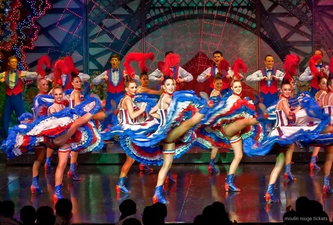 Moulin Rouge Show Tickets mit Champagner-Service am Cabaret-Tisch in Paris