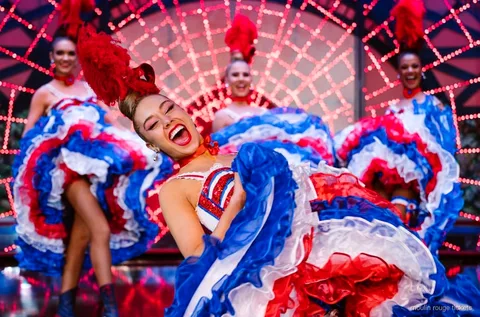 Sopar espectacle al Moulin Rouge amb menú francès de tres plats a Paris
